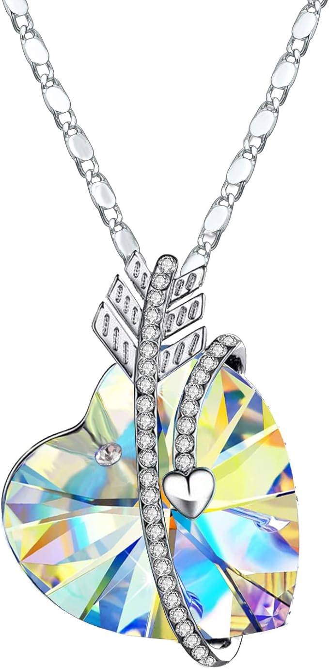 ONE :💎Elegant Heart Pendant Necklace was made of blue crystal, which sparkles all the time