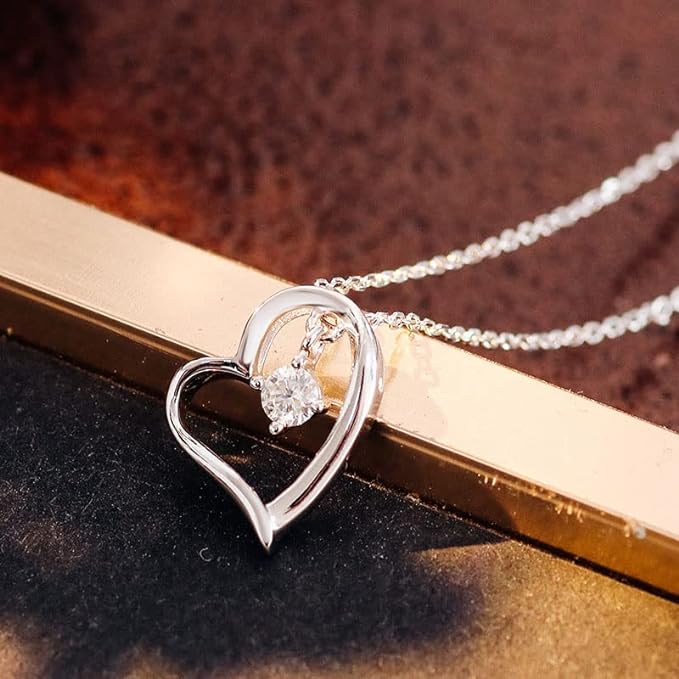 ONE :💎Pendant Heart pendant Necklace💎MOISSANITE DIAMOND 18k WHITE GOLD PLATED OVER 925 STERLNG SILVER  3.5mm/0.2ct