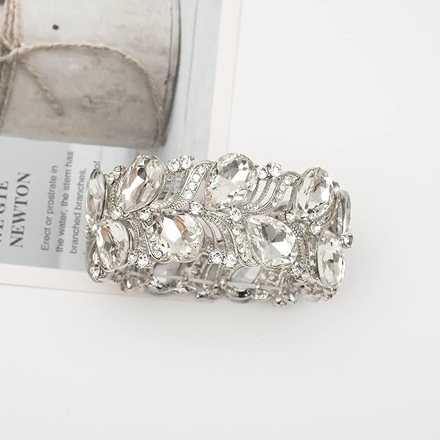 ONE: Premium Gorgeous Jewelry This Stunning bangle bracelet adorned with selected Austrian Crystal