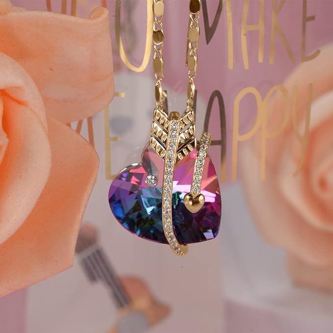ONE :💎Elegant Gold Green Heart Pendant Necklace was made of blue crystal, which sparkles all the time