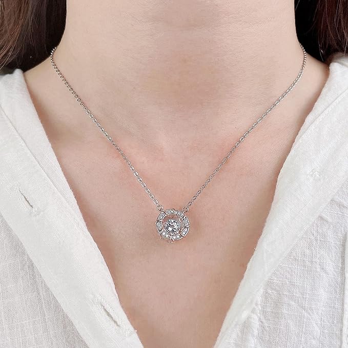 ONE :💎Pendant Necklace 💎 It dances and shines, eternity and infinity SILVER