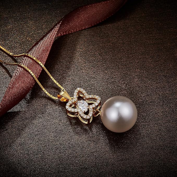 ONE :💎Pendant MOISSANITE Necklace 💎 It dances and shines, Fresh water Cultured Pearl: