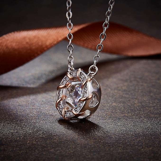 ONE :💎Pendant Necklace 💎 It dances and shines, eternity and infinity SILVER
