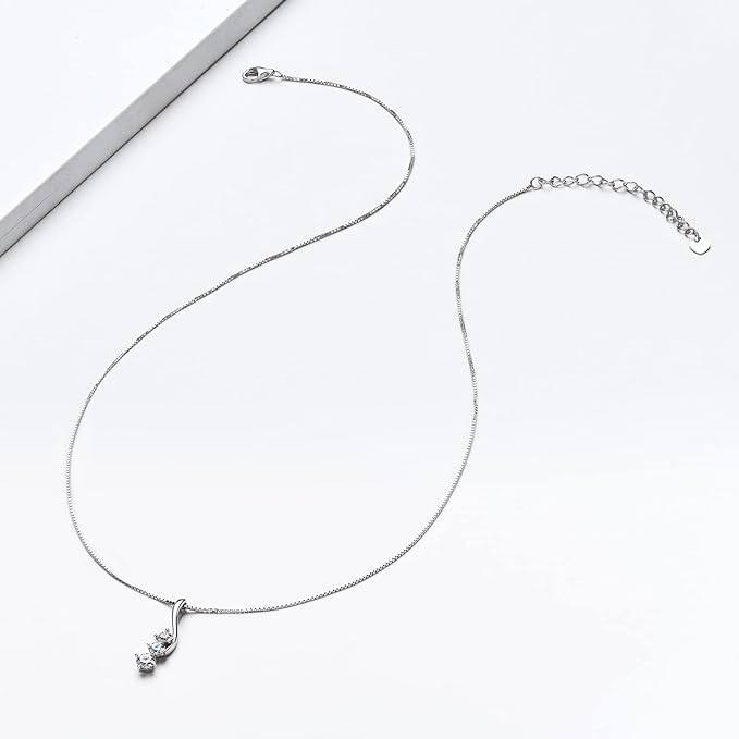 ONE :💎Pendant Necklace 💎 MOISSANITE DIAMOND Color: STONES The sizes are 3mm, 3.5mm, 4mm.
